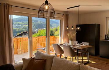 Neubau, Bergpanorama, gute Lage, Tiefgarage - Foto 1