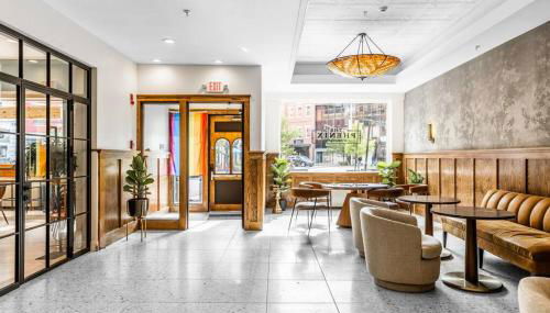 DTWN Historic Hotel, West Market Square View, King Bed, Room # 200 - Foto 4