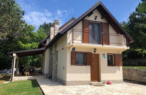 4 Seasons House - Photo 2