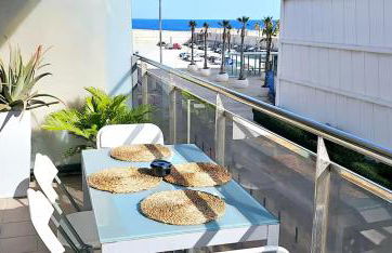 Ideal for families on the beach in Barcelona with a pool - Photo 31