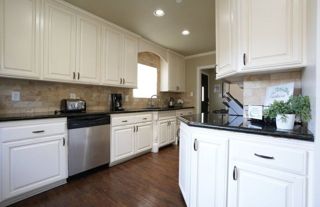 Classy 4 Bedroom 3 Bath Pool Home 3/4 Mile Walk To Disney - Foto 24