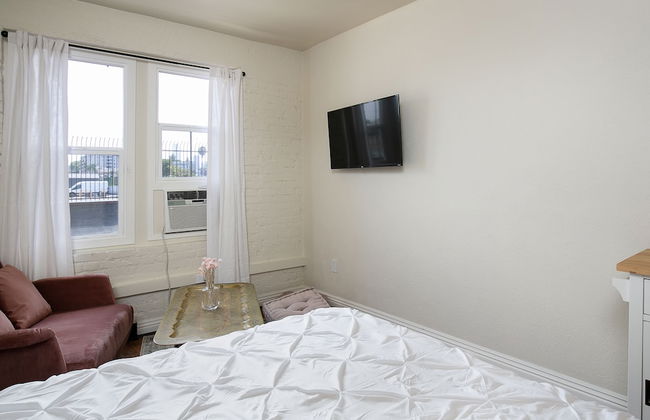 CDC Cleaning Standard! Studio Near Hollywood - Photo 3