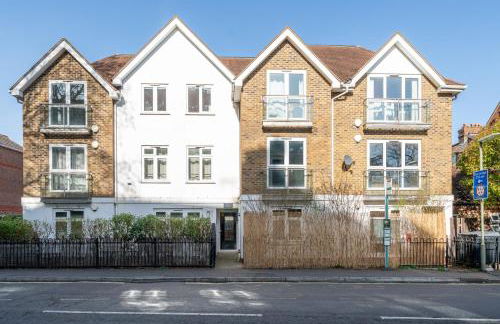 2 Bed Flat in Woking Central - Foto 56