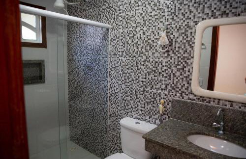 Chalé com Deck e Churrasqueira nas Montanhas - Foto 24