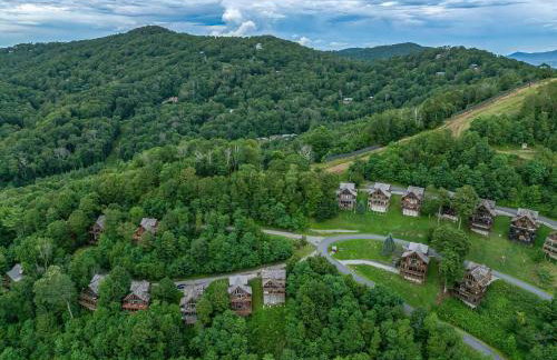 4BR Cabin with Ski Resort, Mtn Views & Hot Tub - Foto 60