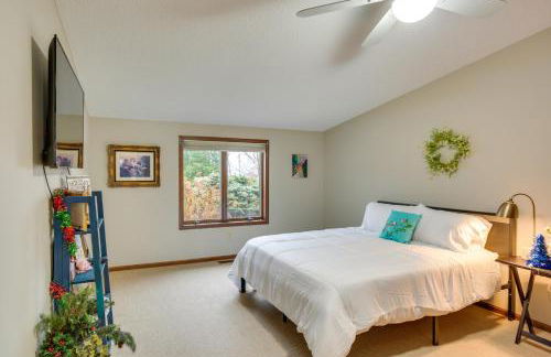 Spacious Lakefront Home with Spectacular Views! - Foto 8