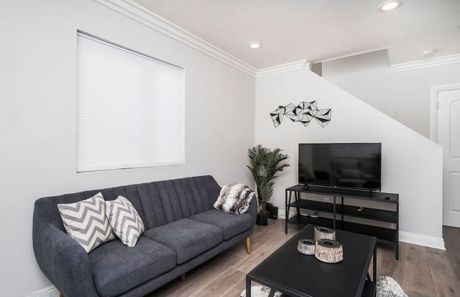 Brand NEW Luxury 3bdr Townhome In Silver Lake - Photo 13