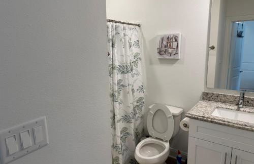 Modern 2 Bedroom All-En-Suite Near Downtown with EV Socket - Photo 26