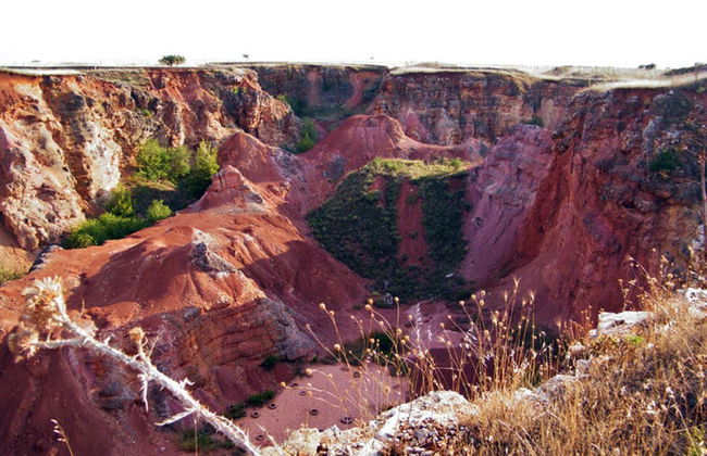 Hiking to the Bauxite Mines of Apulia - Photo 2