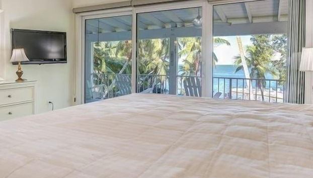 Entire Compound On Gated Bayfront Property 6 Bedroom Estate by RedAwning - Foto 5, Habitación