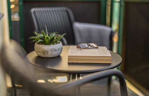 LeHaStays - Apartment Buckau 15 I 2 Zimmer I voll ausgestattete Küche I Balkon I Smart TV - Photo 5