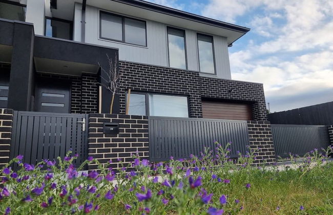 Brand new House - Modern Home in Great Location - Foto 2