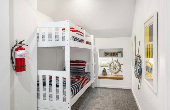 Foggy River Retreat For 16! - Photo 10