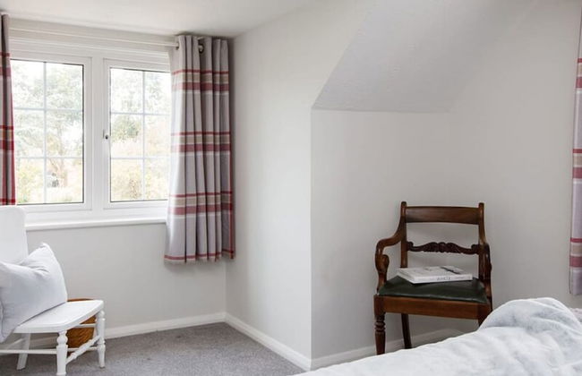 Coastal Retreat for 8 With Hot Tub - Walk to Beach - Foto 38