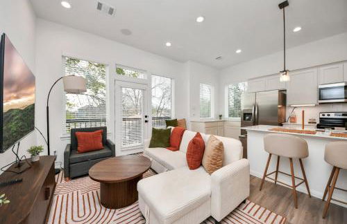 Houston Townhome NRG, Med Center, Downtown, Free Parking - Photo 1