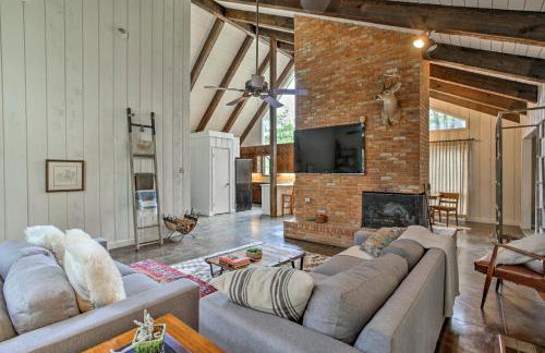 Pet-Friendly Lake Athens Home with Fireplace! - Foto 5