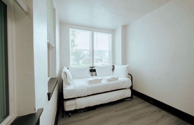 Cozy 6BR Home Near Plaza Dist -sleeps 15 - Photo 41