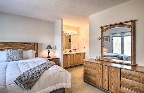 Updated Condo Next to Burke Mountain Bike Trails! - Foto 12