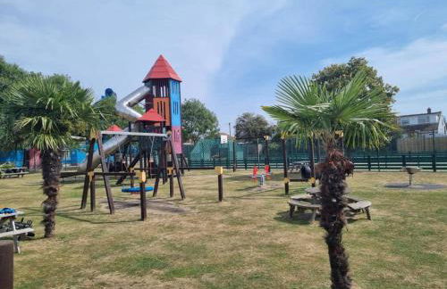 3 Bedroom Caravan - Sleeps 8 - Parking, Wifi, Pool - Foto 6