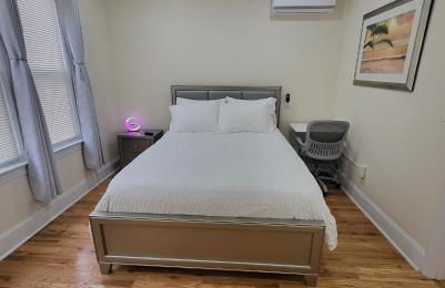 OoohLaLa! 2 Beds and 2 Full Baths w/Free Parking - Foto 32