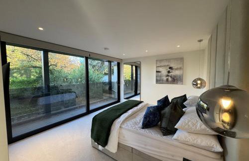 Luxury Villa - Hot Tub - Exclusive Offers - Amar Luxury Stays - Photo 6