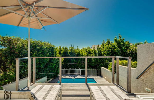 Compact Camps Bay Holiday Apartment With Private Pool Sea Escape - Foto 4