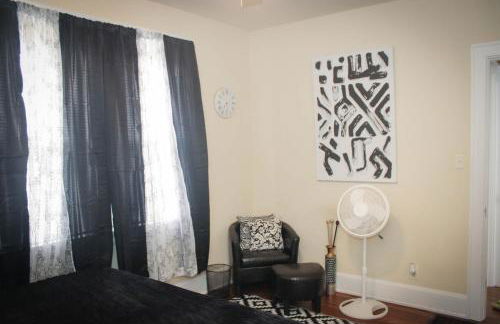 Charming 1 BR Apt 6 miles from Downtown! - Foto 7