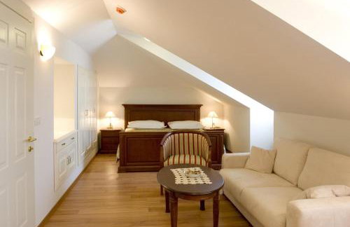 Your Family Oasis by the Sea Villa Mir Vami, heated pool - Photo 32