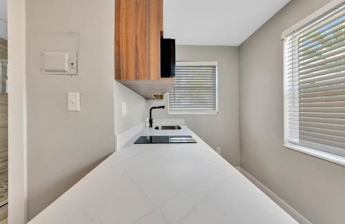 The Shell on Walnut Studio Hollywood Beach Free Parking - Photo 11