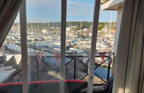 Marina View, South Facing Balcony Sunny Apartment - Foto 15