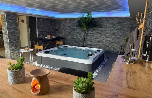 Sisters spa room - Photo 6