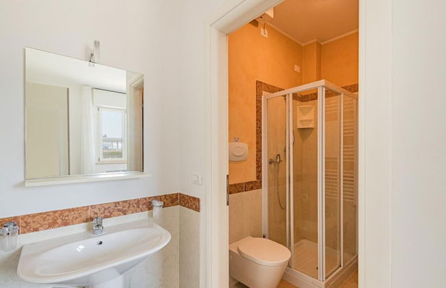 Residenza Miralago With Pool - Ground Floor One-bedroom - Photo 8