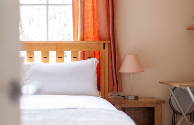 Spacious 3-bed flat by popular Waterloo - Photo 10