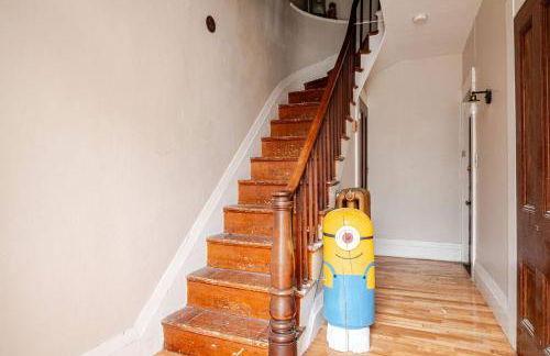 NEW! Family-Friendly Getaway -1 Mi to Dtwn Salem w Roof Deck & Tiki Bar - Foto 49