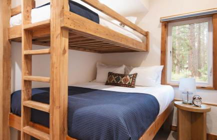 Timberline by AvantStay Stunning Chalet Cabin w Hot Tub Pool Table Home Theater - Foto 23