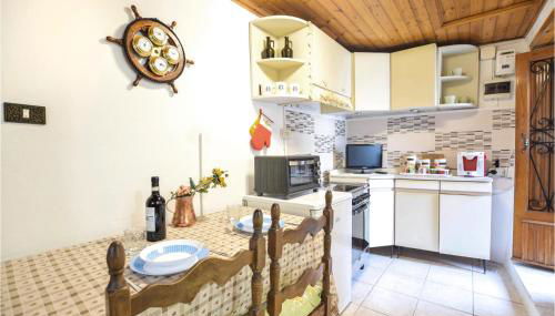 1 Bedroom Lovely Apartment In Casoli - Photo 3