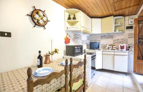 1 Bedroom Lovely Apartment In Casoli - Photo 3