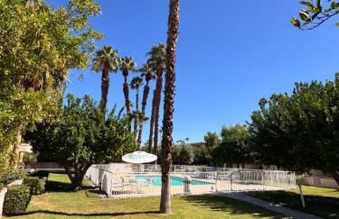 Charming & Cozy 2-Bedroom in the Heart of Cathedral City! - Foto 31