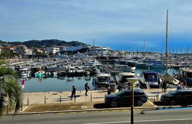 Cannes Old Port, SEAFRONT & SEAVIEWS new reversible air conditioning - Photo 2