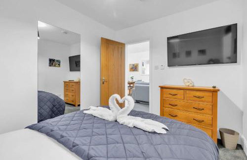 Garden Lodge With Parking By My Getaways - Foto 3