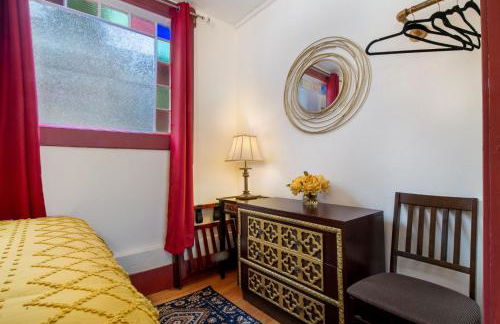 The Golden Parlor- Historic Victorian, Hot Tub - Foto 27