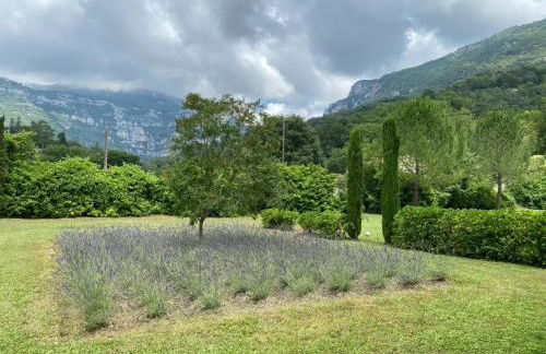 Spacious villa in Tourrettes-sur-Loup with Private Lake access Sleep 16 - Foto 27