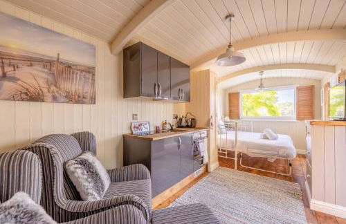 Relaxing Retreat - The Shepherds Hut - Hot Tub - By Tempstay - Foto 26
