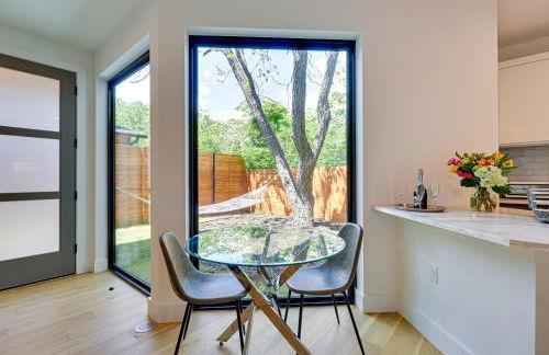 Chic Austin House with Spacious Backyard and Hammock - Foto 9