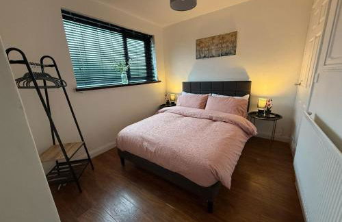 3 Bed House - Sleeps 6 - Parking - Wifi - Photo 7