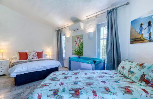 Golfinhos - MAGNIFICENT & SPACIOUS 5 BEDROOM VILLA - Foto 60