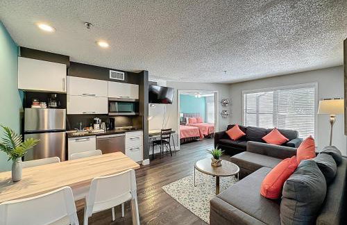 Two bed condo in Parkway Palms Resort - Foto 2