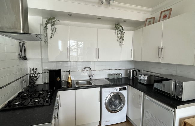 Modern 2 bed Apartment With sea Views - Foto 12