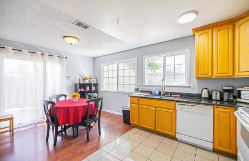 Family and Business Friendly Home near Great Mall & BART - 2640 - Foto 10