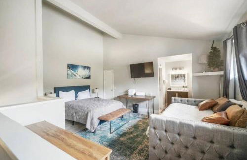 Guest Favorite Spacious Remodeled 2 Bdrm 2 Ba Mountain Views - Photo 8